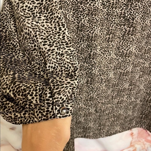 ✔️CJ Banks Leopard Print Blouse, EUC - Picture 4 of 4